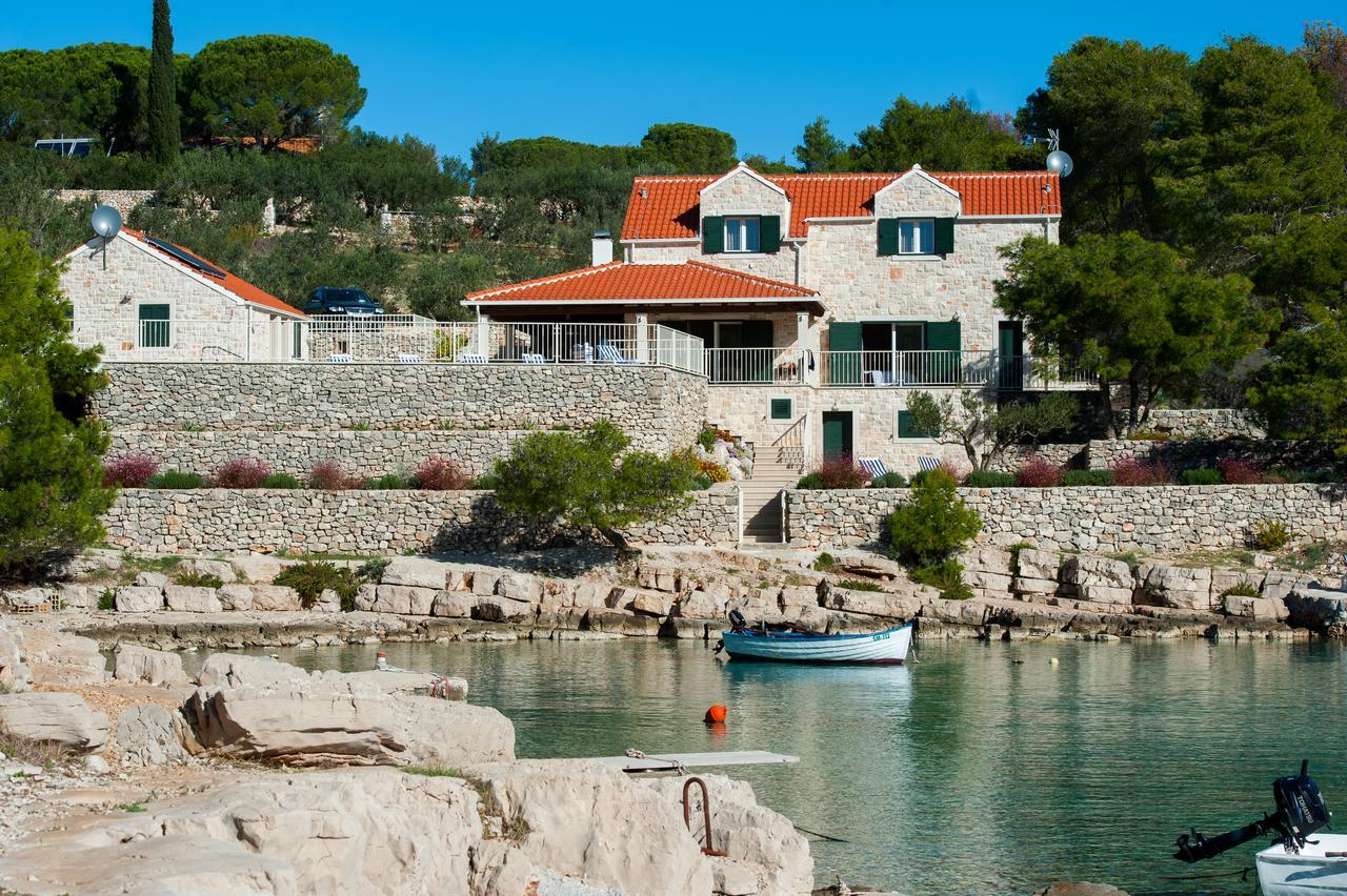 Luxury Villa Kate On Sea With Heated Pool Milna  Eksteriør billede